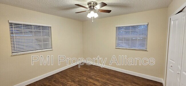 Building Photo - 703 Sunbury Ct