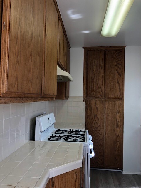 Building Photo - 15000 Moorpark St