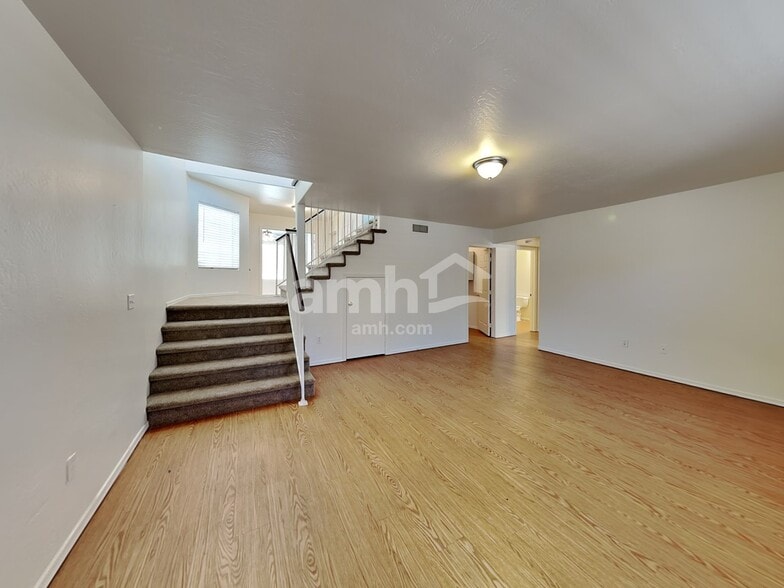 Building Photo - 539 S Apache Dr