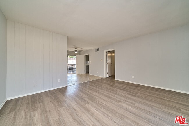 Building Photo - 835 S Norton Ave