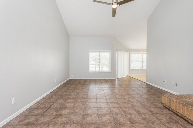 Building Photo - 2015 Braesmeadow Ln