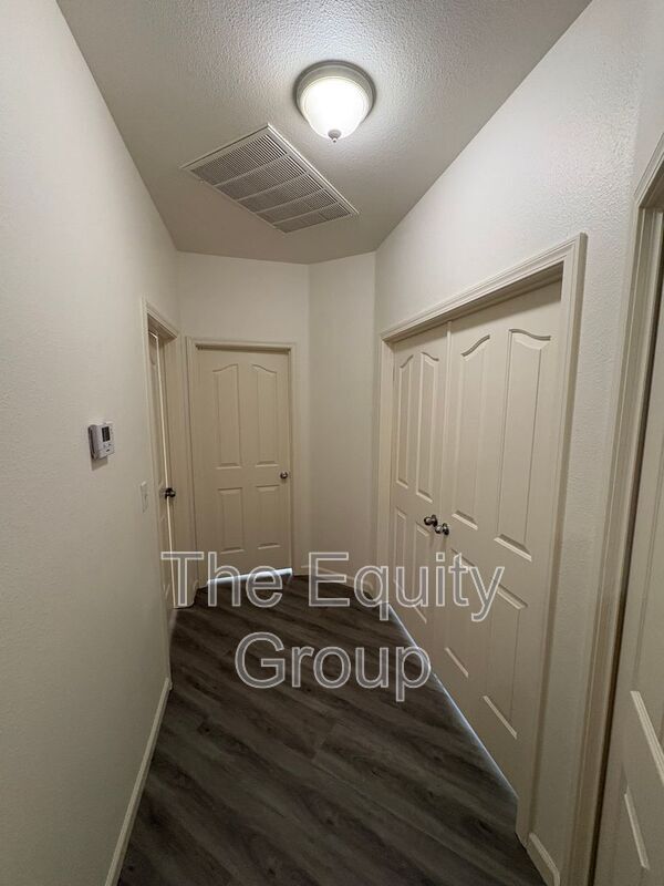 Building Photo - 1106 N Crenshaw St