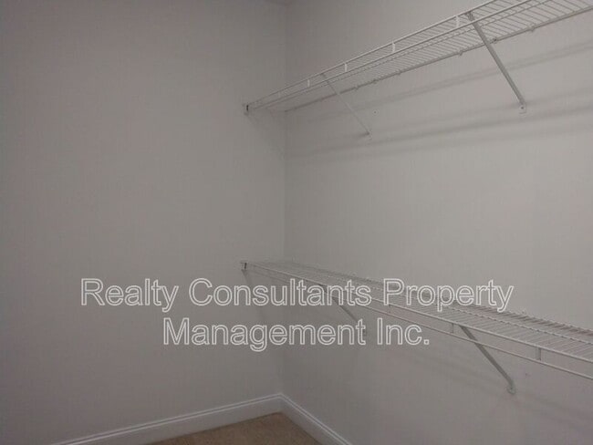 Building Photo - 7106 Holly Glen Ct