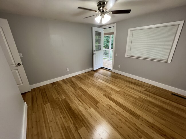 Building Photo - 3883 Bushey Ave