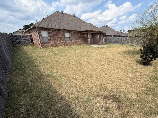 Building Photo - 1417 Puritan Dr