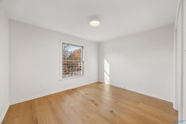 Building Photo - 8003 Brookfield Cir SE