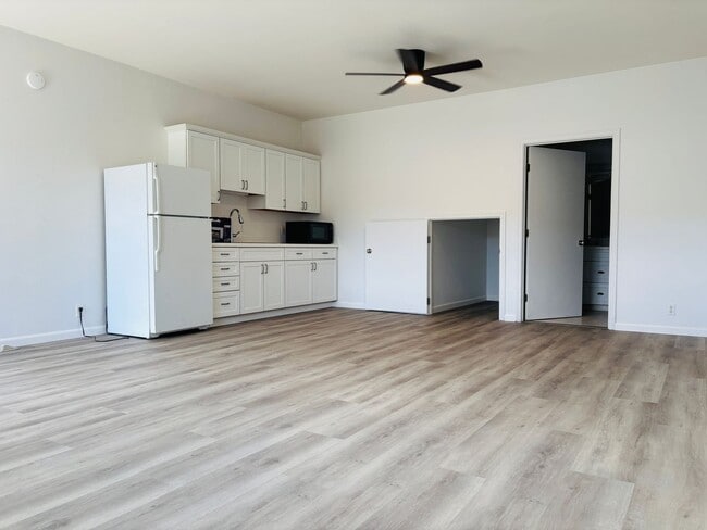 Building Photo - Excellent Studio in Pauoa with Parking