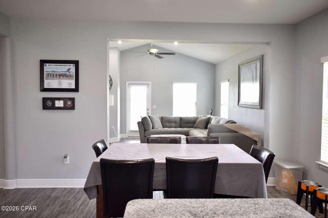 Building Photo - 806 Cason Dr