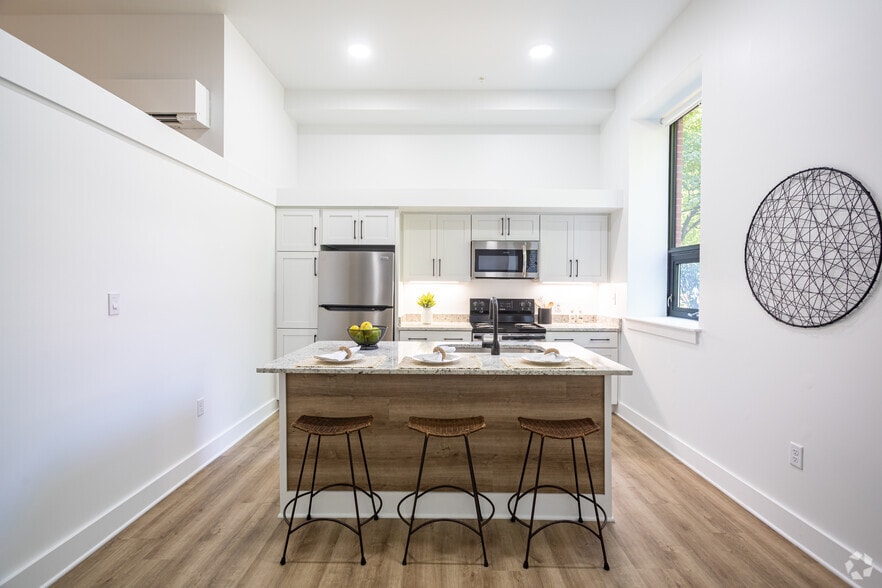 1BR, 1BA - One Hundred Avon