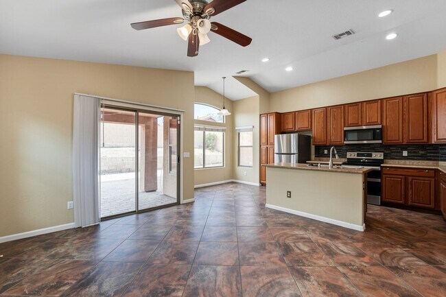 Building Photo - 25840 W Winslow Ave