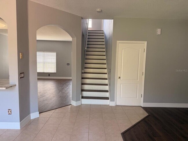 Building Photo - 5768 Los Palma Vista Dr