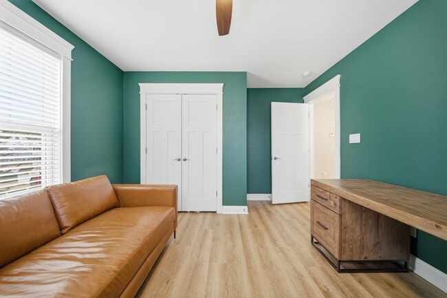 Building Photo - 9610 7th Bay St