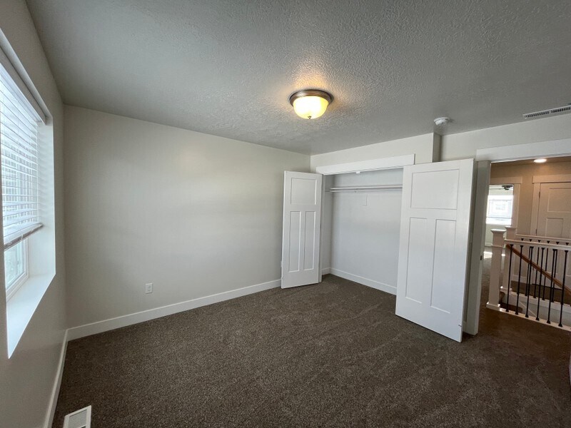 Building Photo - 294 N 100 W