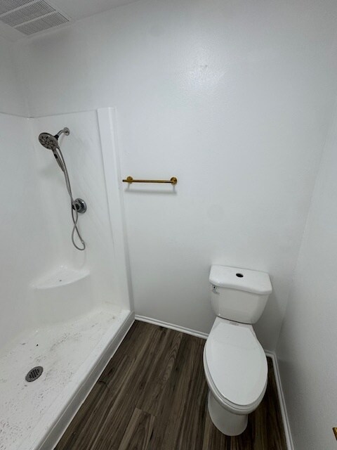 Building Photo - 950 N Walnut St