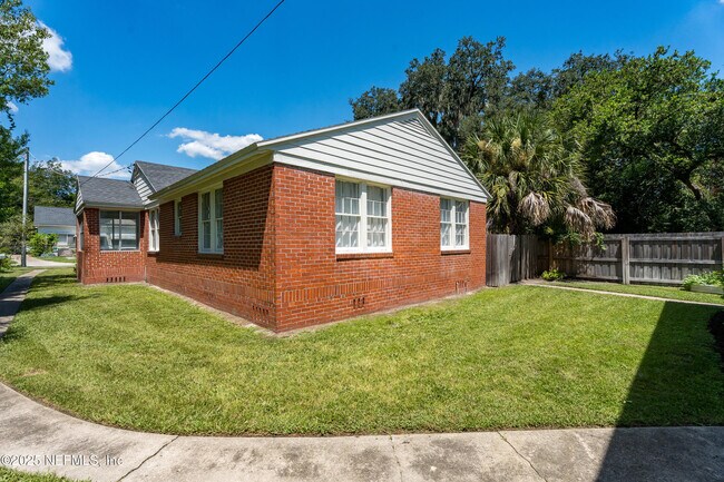 Building Photo - 1519 Belmonte Ave