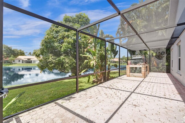 Building Photo - 8820 Woodside Ct