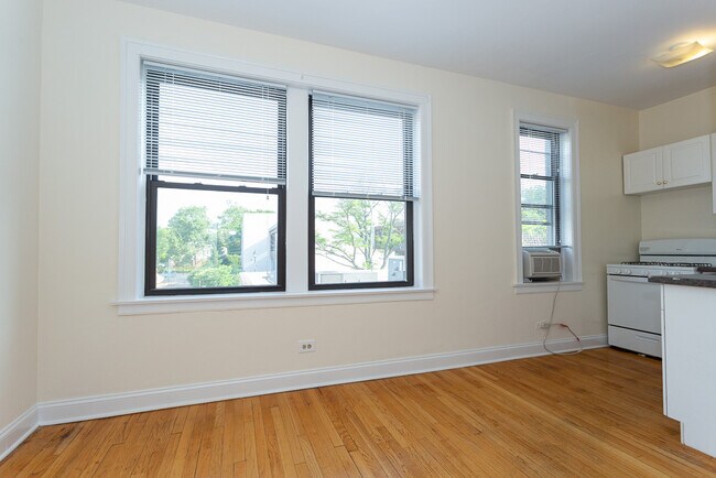 Building Photo - 346 Park Ave
