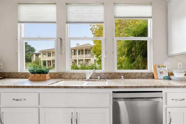 Building Photo - 184 Cypress Park