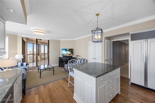 Building Photo - 8171 Bay Colony Dr