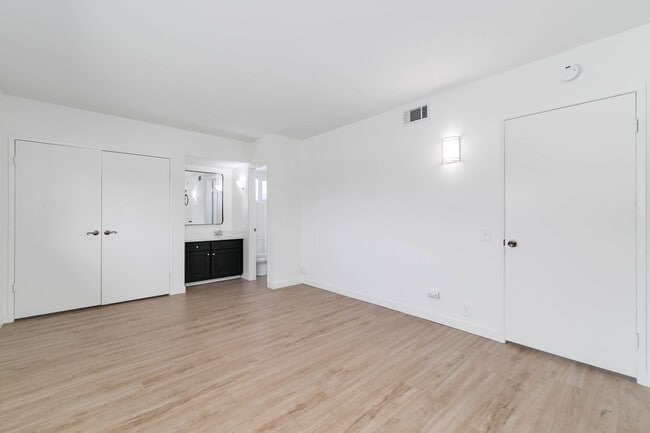 Building Photo - 1138 N Valley St