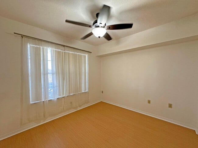 Building Photo - 166 SW Peacock Blvd