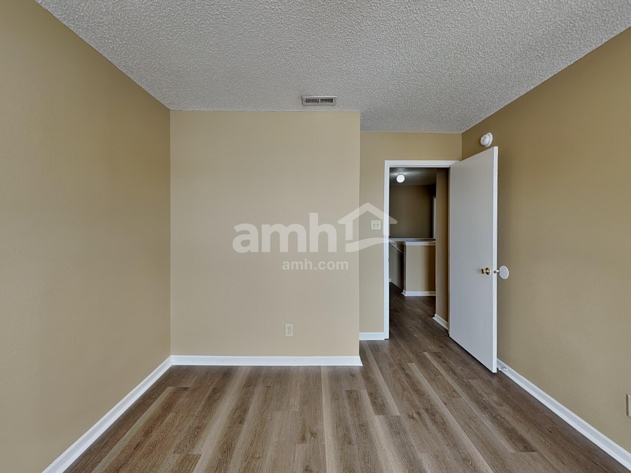 Building Photo - 990 Brookhaven Dr