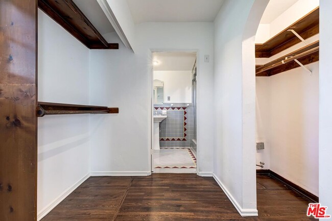 Building Photo - 1304 San Vicente Blvd