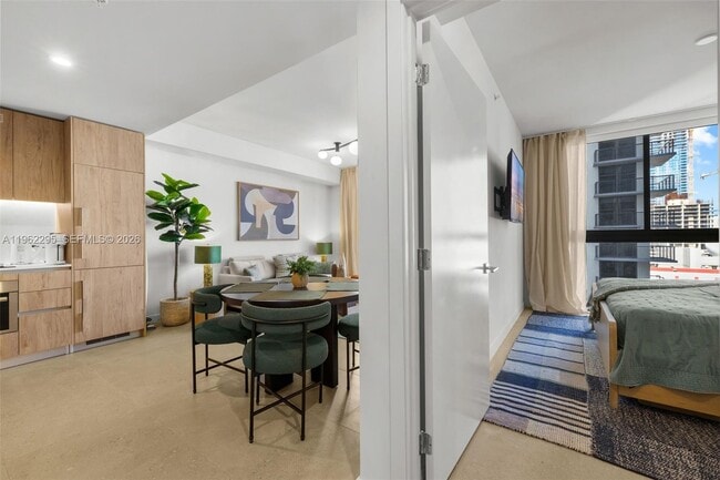 Building Photo - 11 NE 6th St