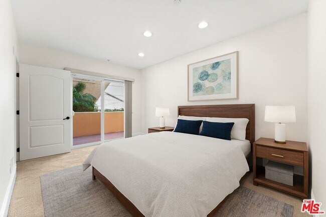 Building Photo - 16123 Sunset Blvd