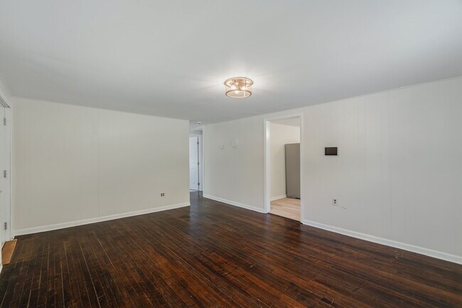 Building Photo - 8624 Walnut Springs Ln