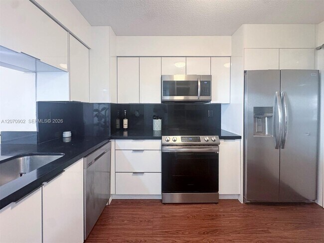 Building Photo - 5757 Collins Ave