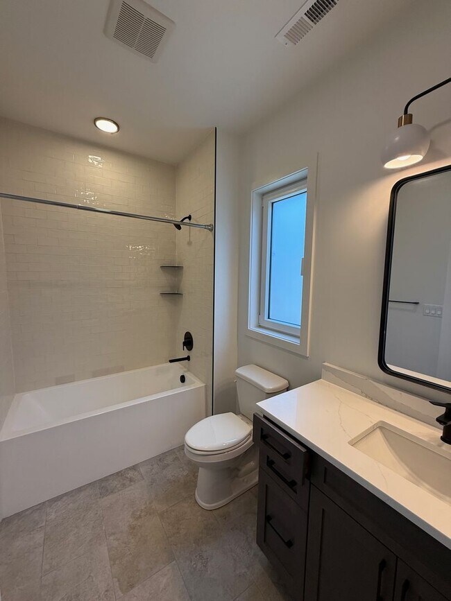 Building Photo - Single Family HOME with 3 Bedrooms 2 1/2 B...