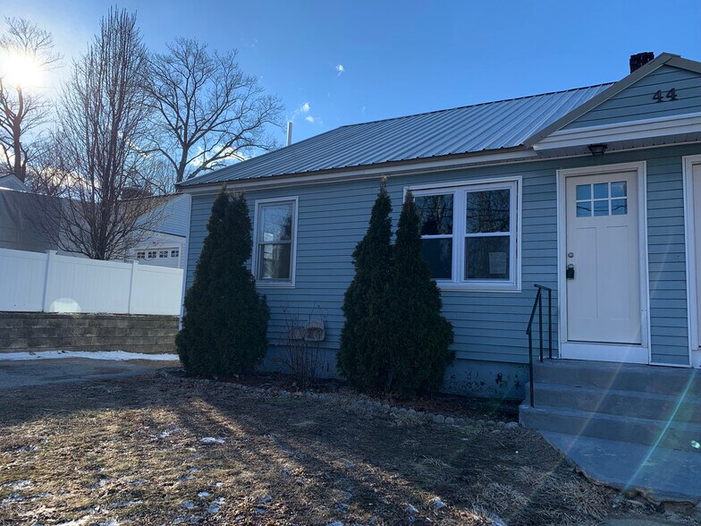 Building Photo - 44 Fairview St