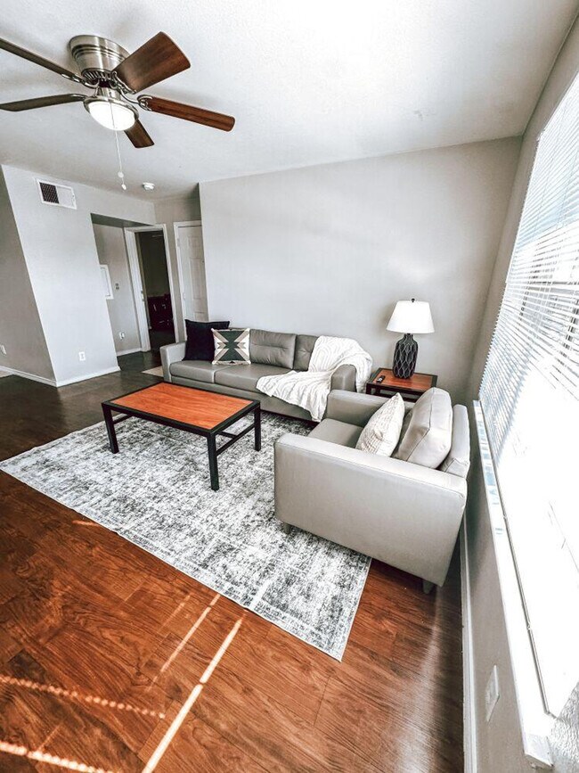 Building Photo - 1201 Cleveland St