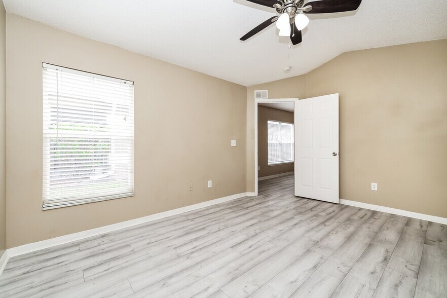 Building Photo - 6719 Summer Cove Dr