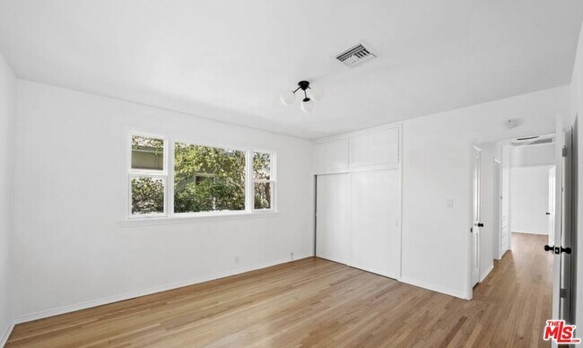 Building Photo - 15440 Dickens St