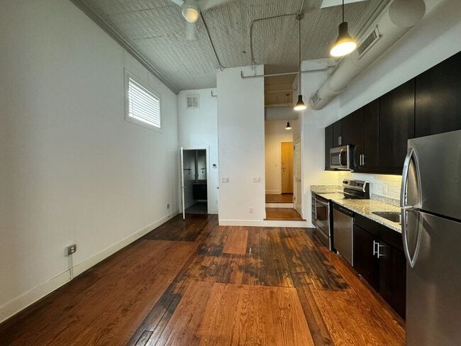 Primary Photo - 17 W Main St