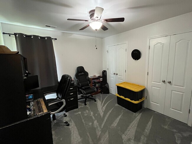 Building Photo - Spacious 3 Bed, 2 Bath Home in Westgate