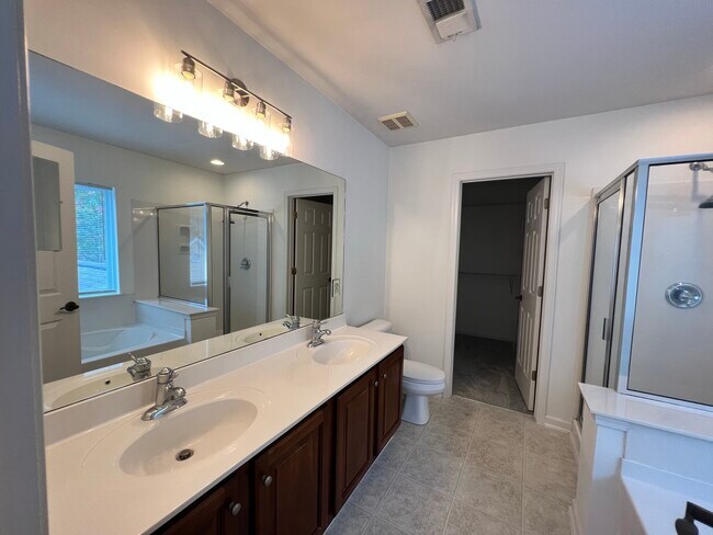 Building Photo - 533 Delafield Dr