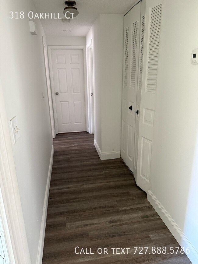 Building Photo - 318 Oakhill Ct