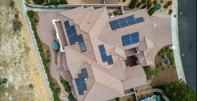 Building Photo - 4690 Aberfeldy Rd