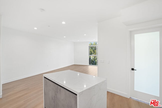 Building Photo - 160 Chestnut St