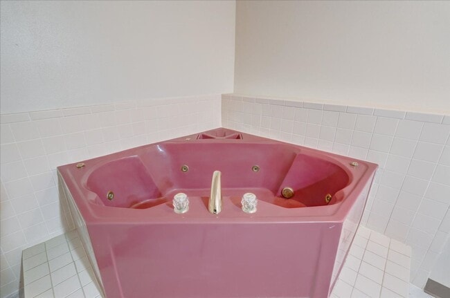 Building Photo - 2806 Wentworth Dr