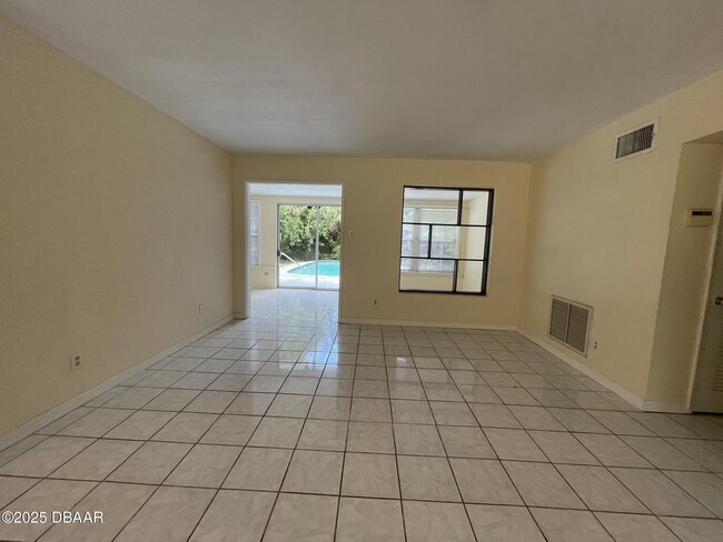 Building Photo - 525 Tarragona Way