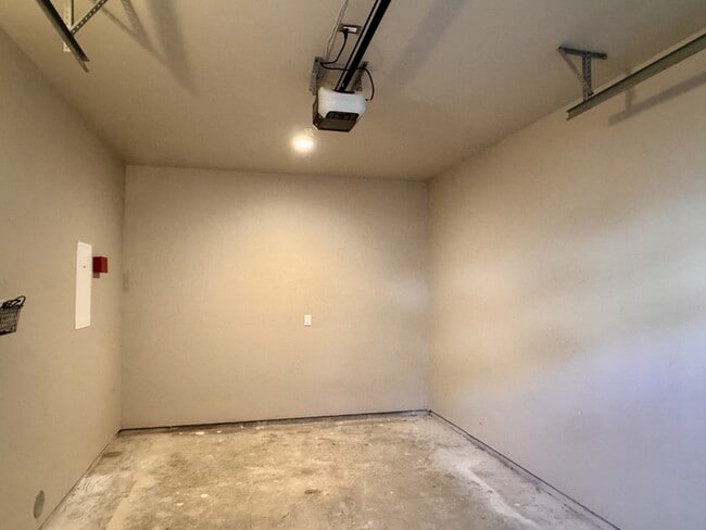 Building Photo - 230 Pello Ln