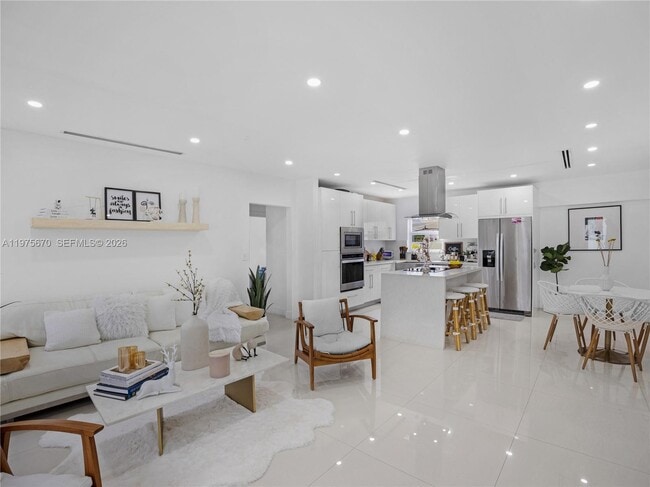 Building Photo - 920 NE 159th St