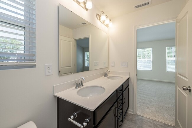 Building Photo - BEAUTIFUL End Unit 2 Bedroom Townhome in Pineville - MOVE IN READY MARCH 2026