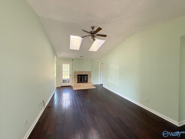 Building Photo - 158 Lewis Ln