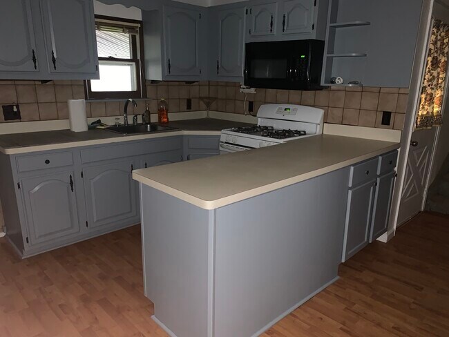 Kitchen - 6105 Dacola Shores Rd