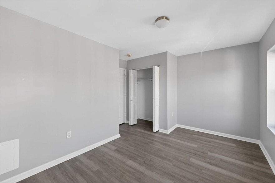 Building Photo - 1316 W 3rd St